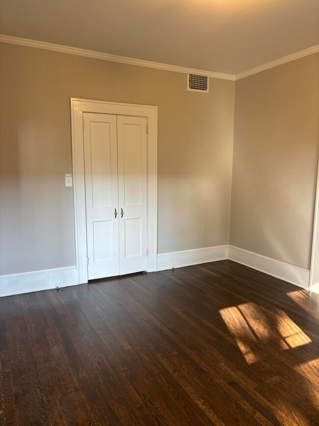 Building Photo - 41 W Charlotte Ave