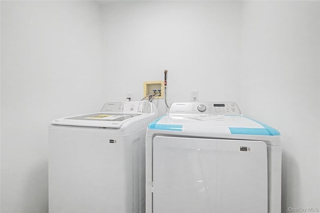 Building Photo - 25 Clinton St