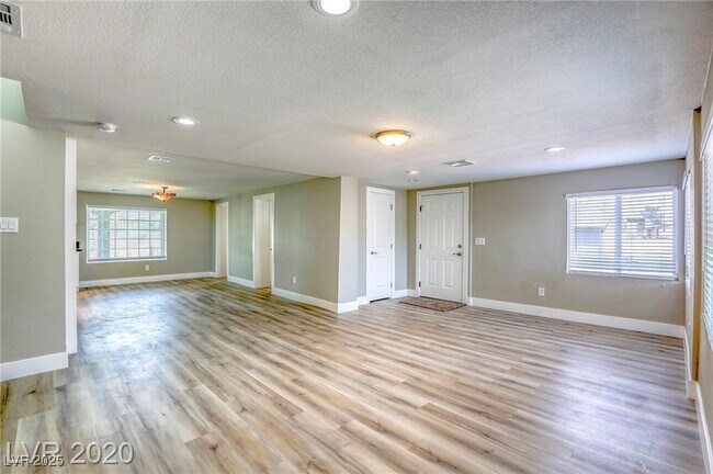 Building Photo - 2075 N Gateway Rd