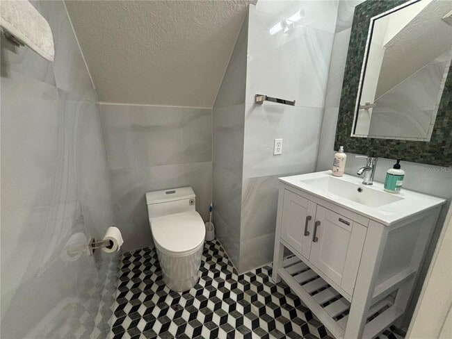 Building Photo - 6019 Bay Valley Ct