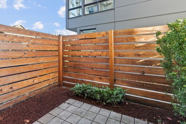 Building Photo - Stunning AIR CONDITIONED Alki Townhome w/ Rooftop Ocean View