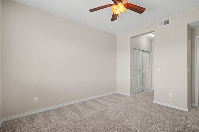 Building Photo - Beautifully Updated 2 Bed / 2 Bath Condo with Garage in Chatfield Bluffs