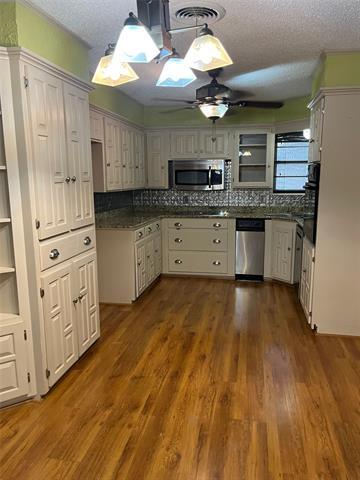 Building Photo - 3218 Santa Monica Dr