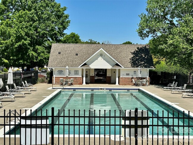 Building Photo - 12660 Persimmon Tree Dr