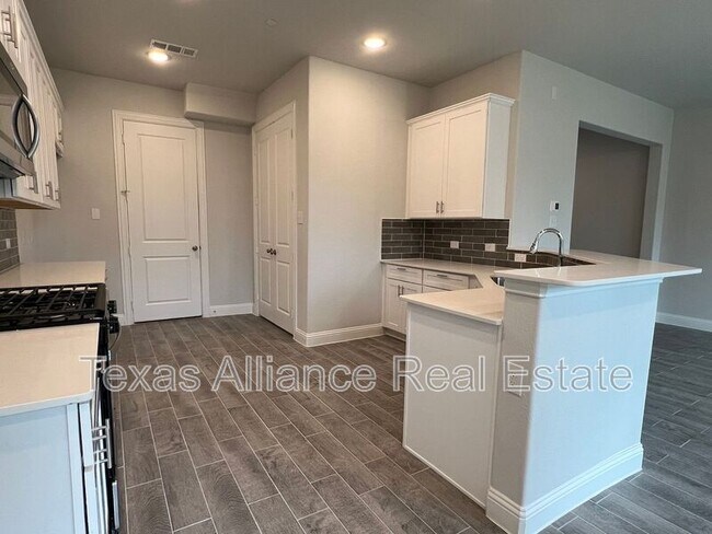 Building Photo - 552 Hutchinson Ln