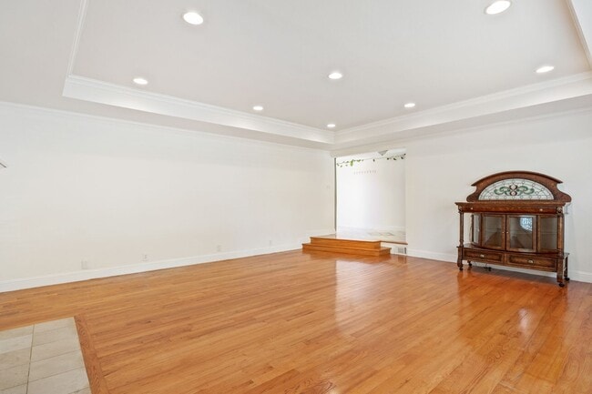 Building Photo - Beautiful home with Campbell schools