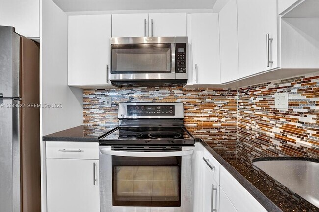 Building Photo - 9920 NW 68th Pl