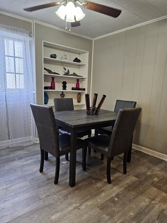 Building Photo - Historic home 2/1 for rent! Fully furnished