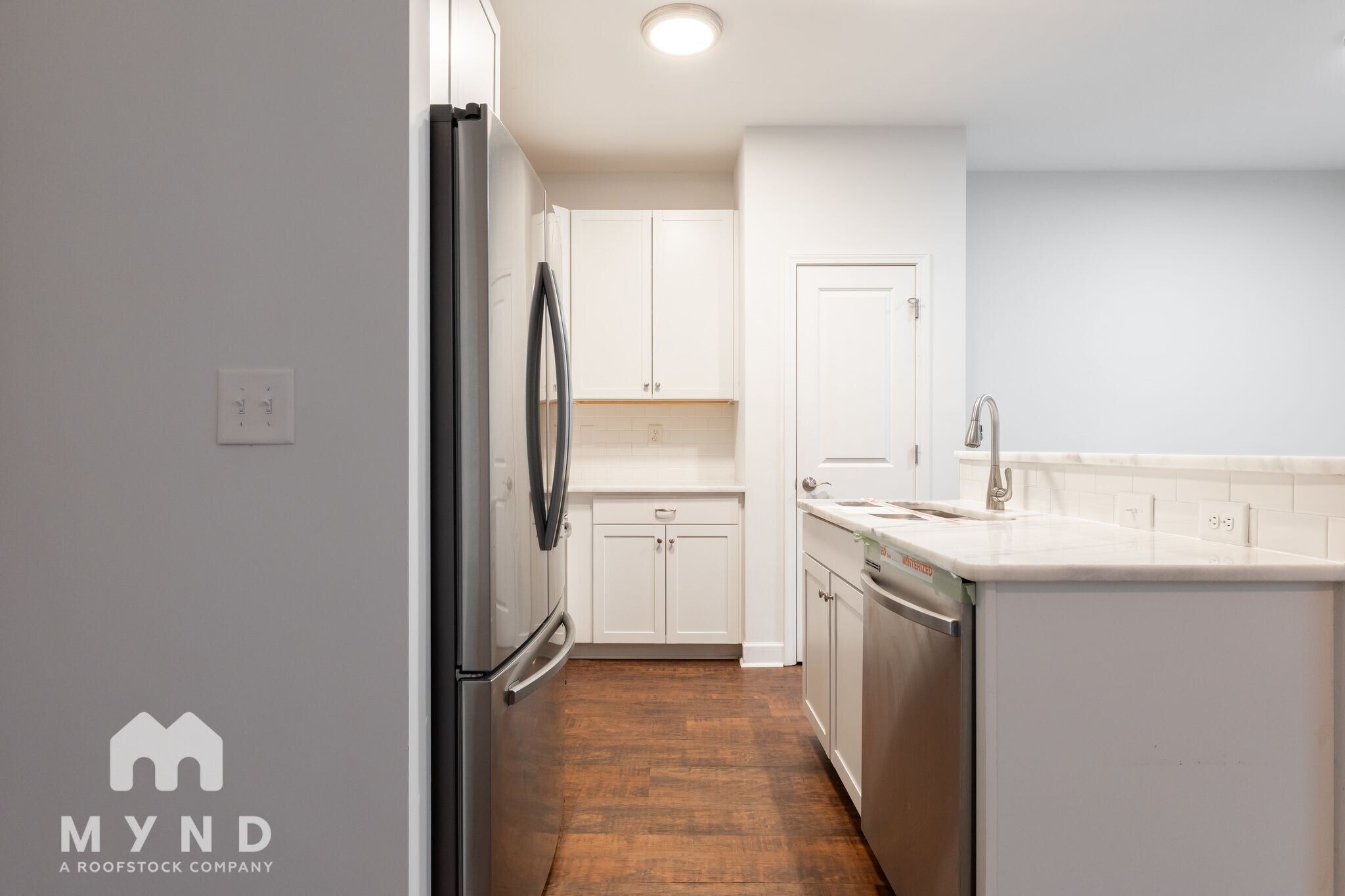 Building Photo - 922 W Davidson Ave