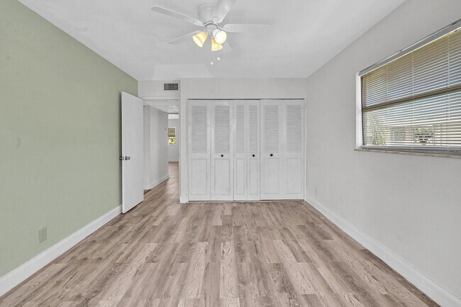 Building Photo - 365 Flanders Dr