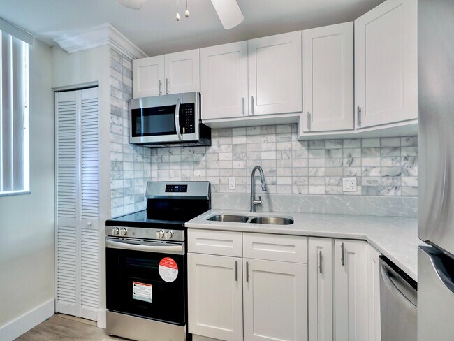 Building Photo - 5300 NE 24th Terrace