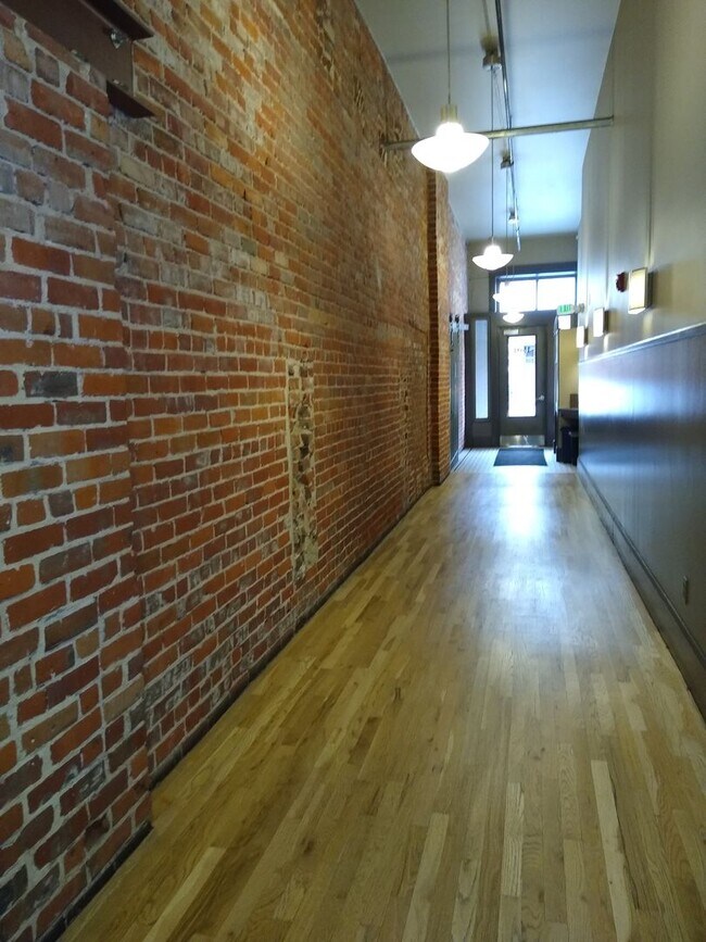 Building Photo - Loft Living At It's Finest In LODO!