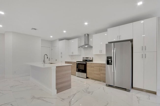 Building Photo - 400 Bella Sol Way