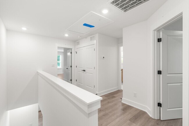 Building Photo - Bright & Modern New Construction Townhome