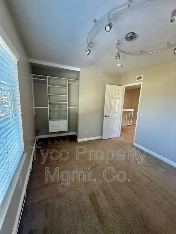 Building Photo - 863 Crystal Creek Ct