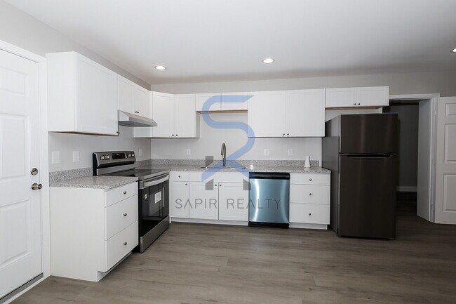 Building Photo - 157 Polar Rock Dr SW