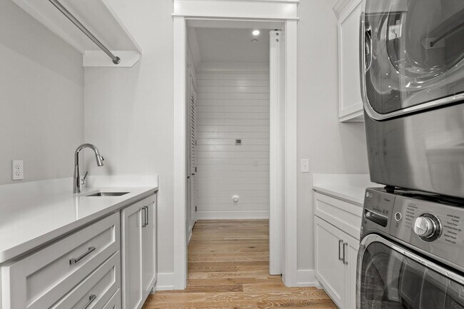 Building Photo - 14300 Front Beach Rd