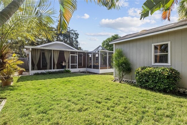 Building Photo - 227 W Fern St