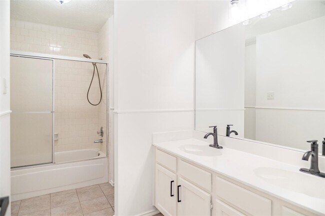Building Photo - 16342 Maple Downs Ln
