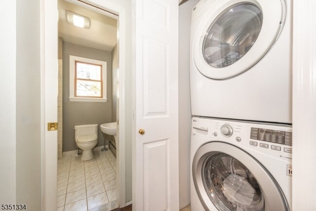 Building Photo - 53 Laurel Dr