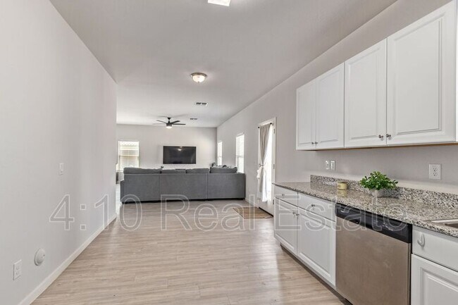 Building Photo - 45174 W Sandhill Rd