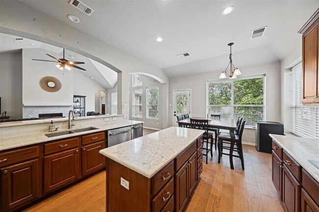Building Photo - 1209 Horseback Hollow