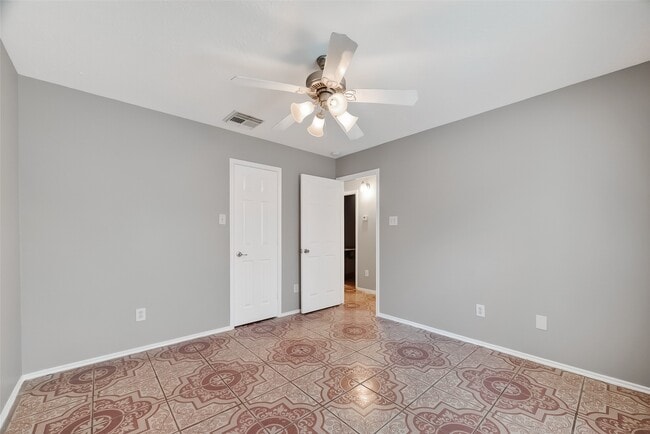 Building Photo - 9807 Tawny Trace Ct