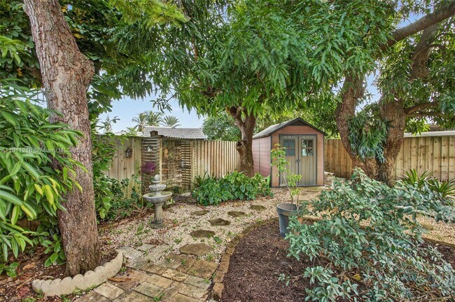 Building Photo - 4820 NE 1st Terrace