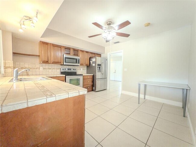 Building Photo - 560 SW 62nd Ave