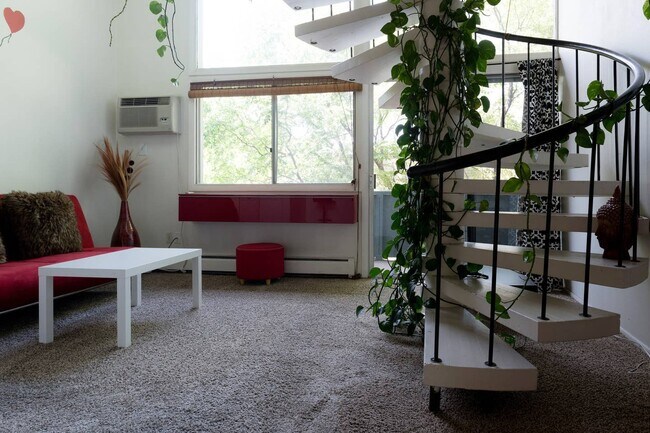 Building Photo - Cozy 1B/1B Condo off Canyon in Downtown Boulder - Available May 8!