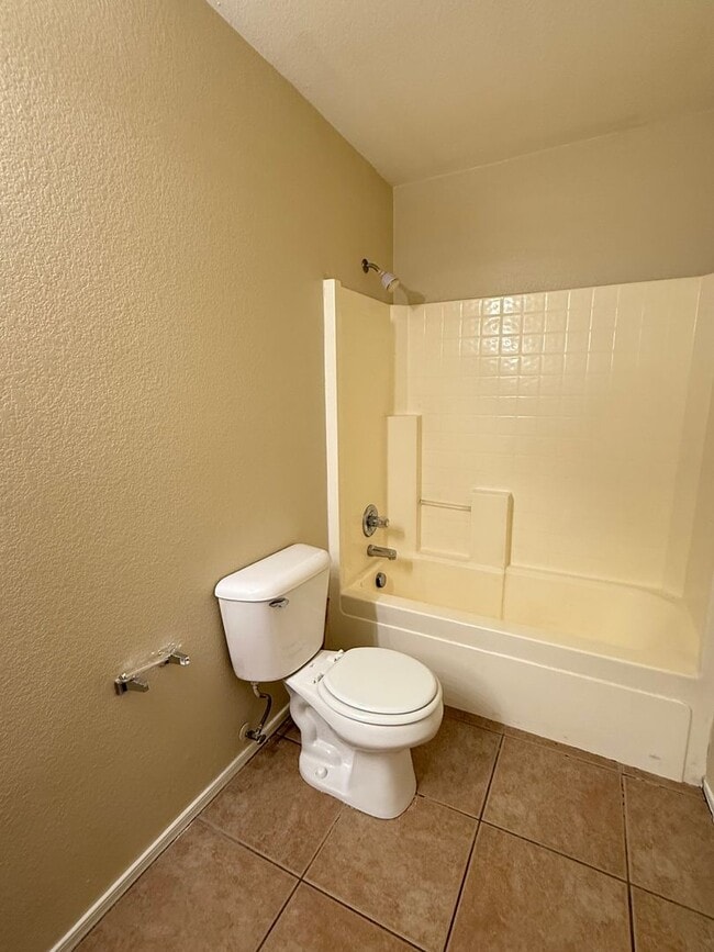 Building Photo - WATERFORD SQUARE COMMUNITY 3 BED 2.5 BATH **ASK ABOUT A MOVE IN SPECIAL!