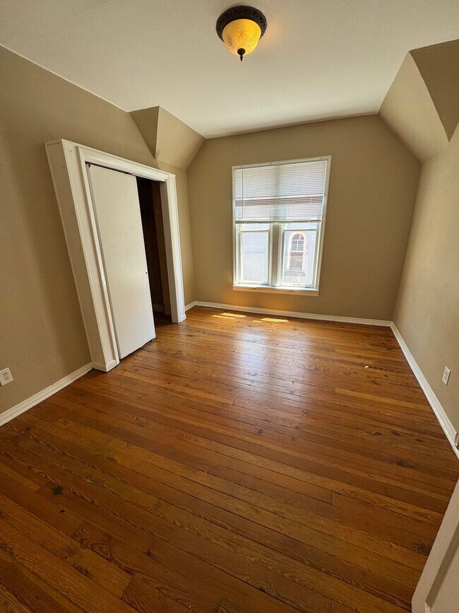 Building Photo - Charming 2 Bed 1.5 Bath in West Wash Park!