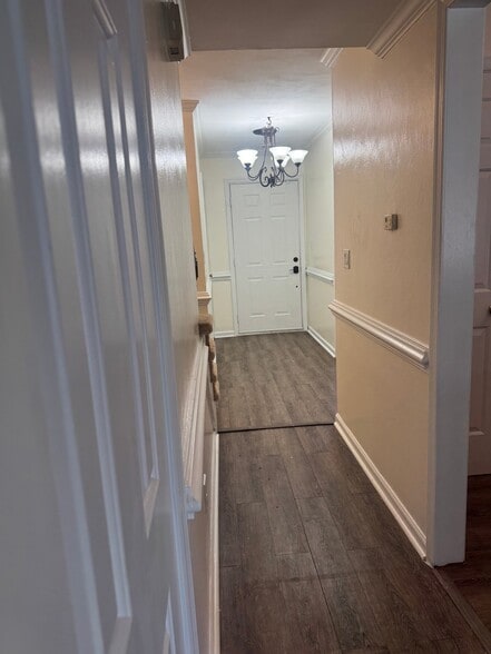 Building Photo - 728 Kennesaw Ct