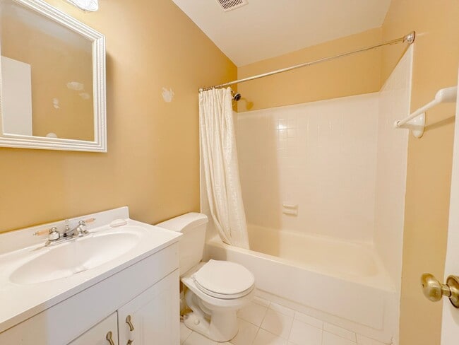 Building Photo - Relaxing 3 Bed 2 Bath Brick Townhome With Fenced Yard In Beautiful Franconia Commons