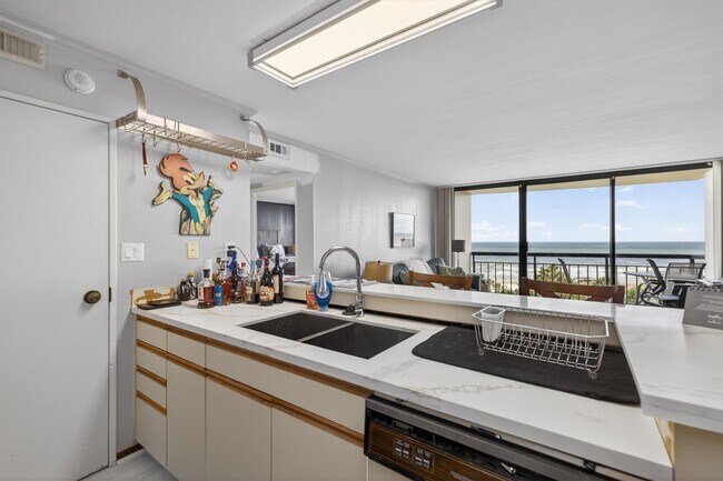 Building Photo - 5220 Seawall Blvd