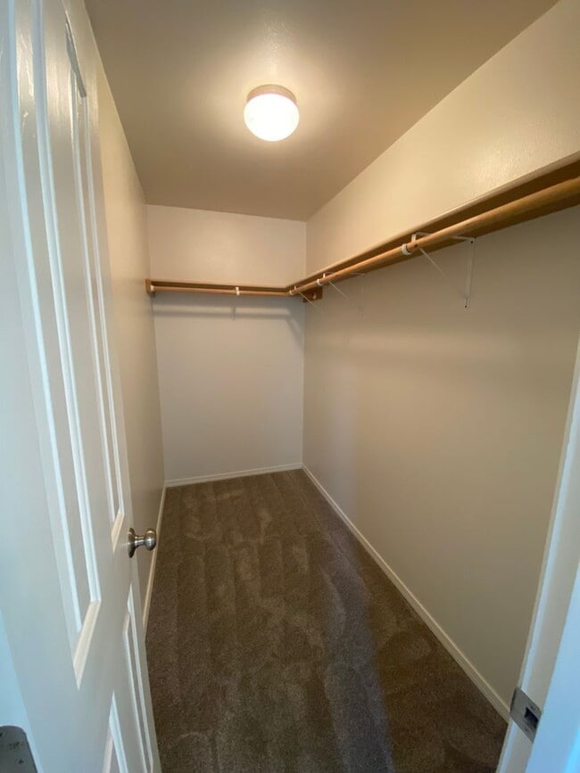 Building Photo - 3 Bed / 2 Bath / 2 Car Garage Townhouse in Eagle River has views for days!!