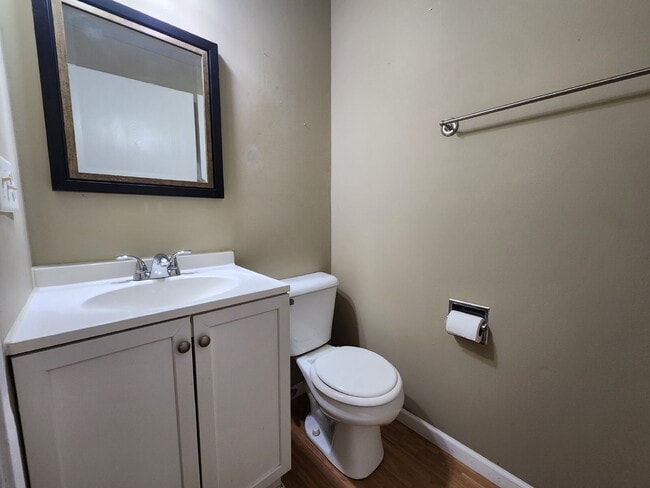 Building Photo - 2 Bedroom condo unit Appleton