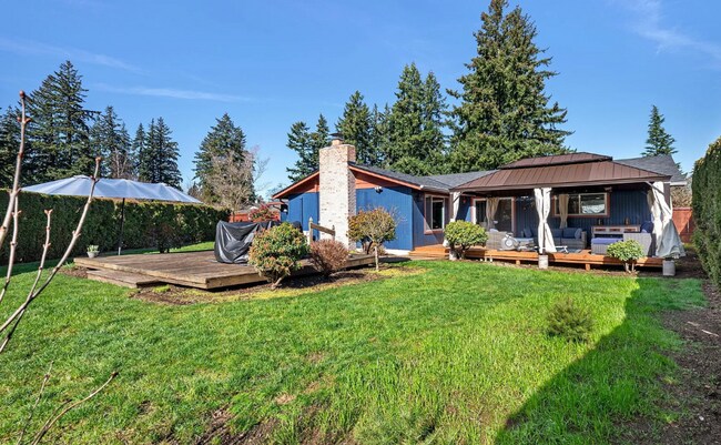 Building Photo - Charming Mid-Century Modern Ranch Home, 2 Bedroom 2 Bathroom, Lots Of Natural Lighting!