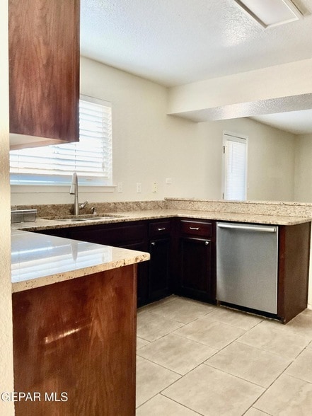 Building Photo - 7369 Luz De Lumbre Ave