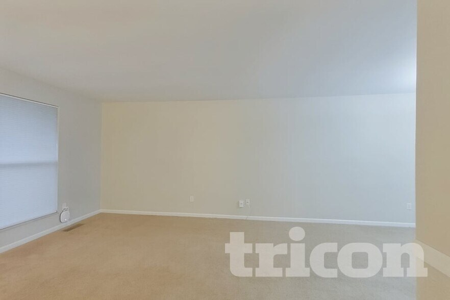 Building Photo - 1563 Park Ridge Ln