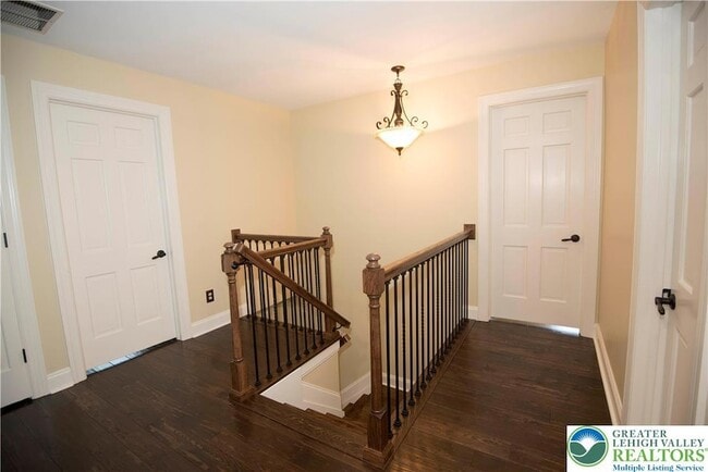 Building Photo - 1528 Wethersfield Dr