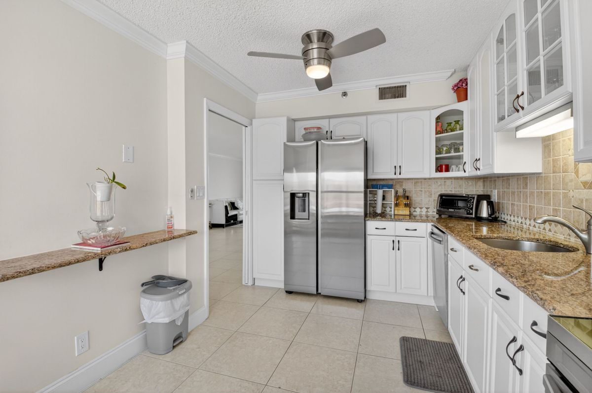 Building Photo - 7129 Promenade Dr