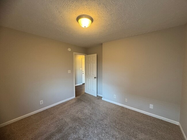 Building Photo - Beautiful Single Family Home in Clarksville