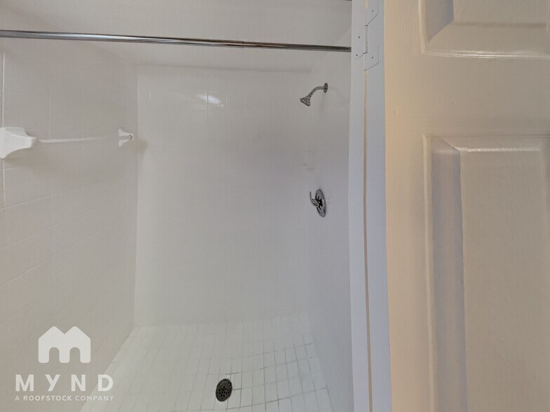 Building Photo - 23100 Clearwater Pl