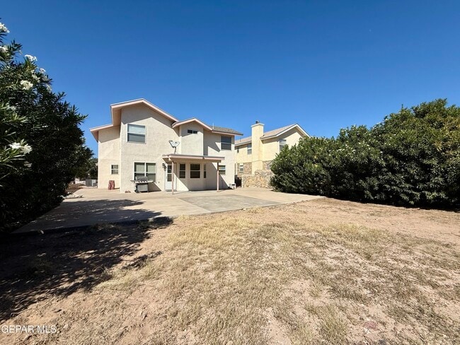 Building Photo - 7404 Luz De Lumbre Ave