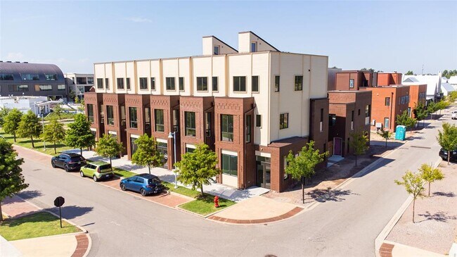 Building Photo - 1701 Wheeler St