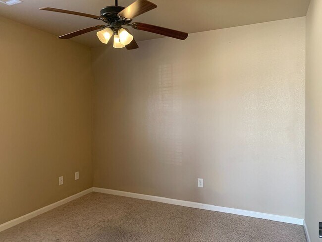 Building Photo - 241 Lariat Dr