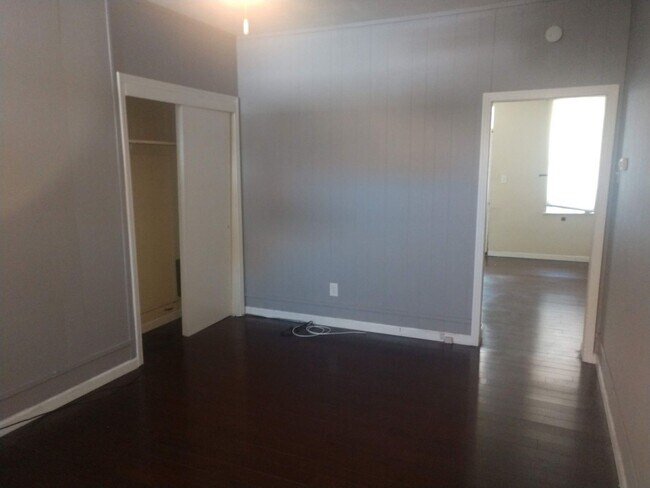 Building Photo - Beautiful Home for Rent With Some Utilitie...