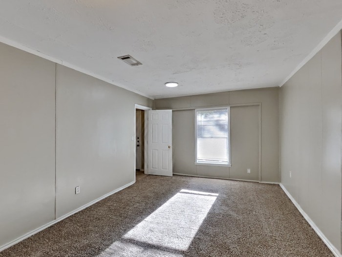 Building Photo - 2123 Raspberry Ln