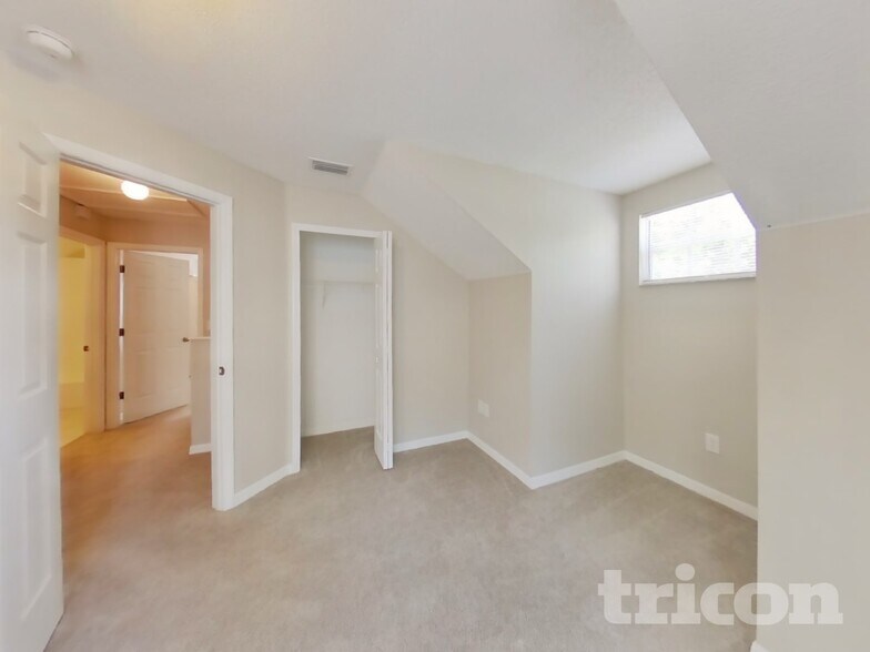 Building Photo - 6739 Summer Haven Dr
